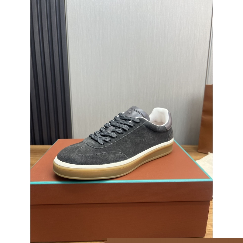 Pra*a casual shoes